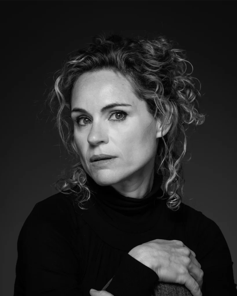 Iolanda Mu&ntilde;oz - mirada intensa en blanc i negre